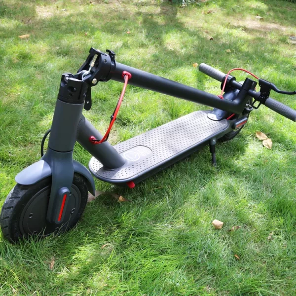 8.5" Electric Scooter - 350W Motor, 25-30km Range - Image 4